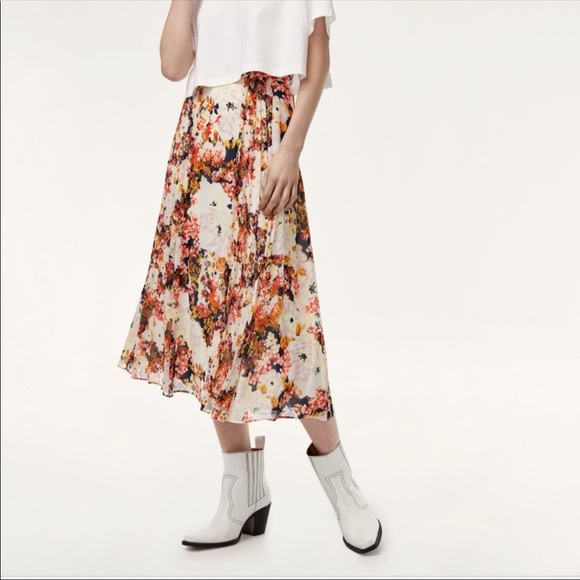 Little Moon Dresses & Skirts - ✨Host Pick✨ Little moon peony pleated skirt